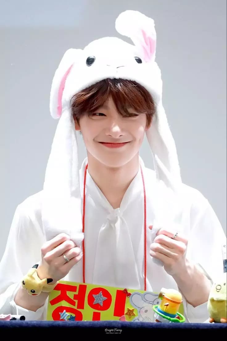 jeongin thumbnail