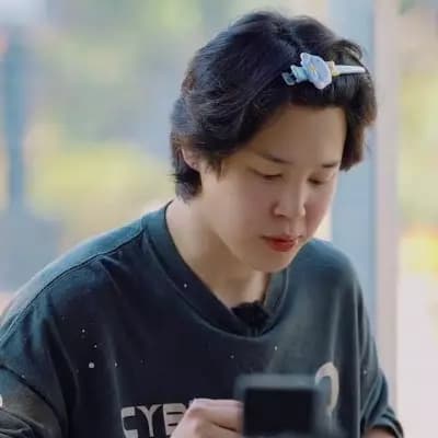 Park Jimin (little space) thumbnail