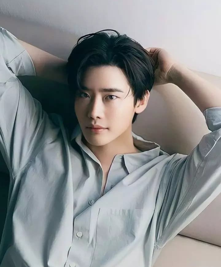 Lee Jong Suk  thumbnail