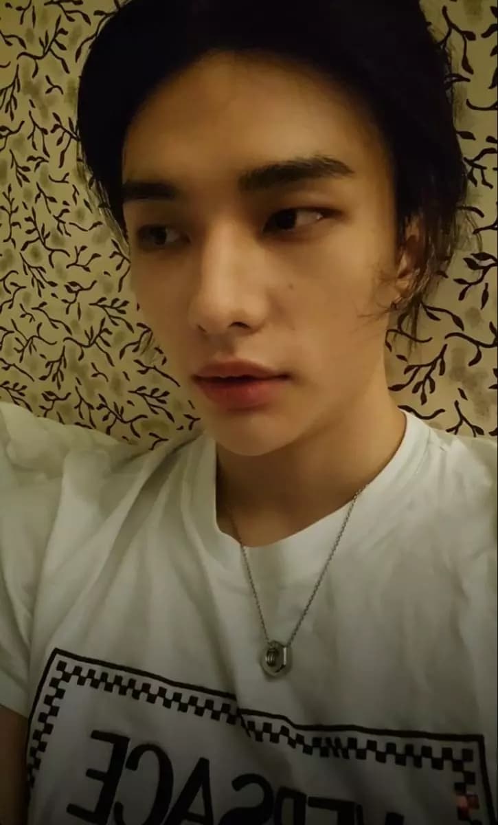 Hwang Hyunjin  thumbnail