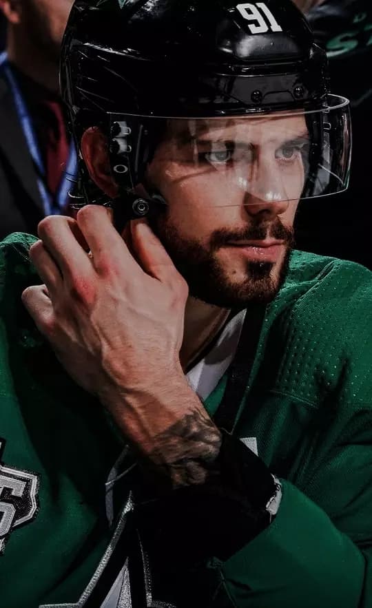 Viktor Lyubushkin Hockey player thumbnail