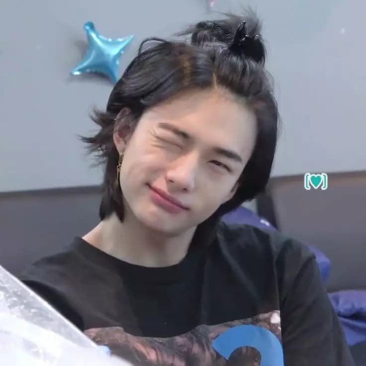Hyunjin stray kids  thumbnail