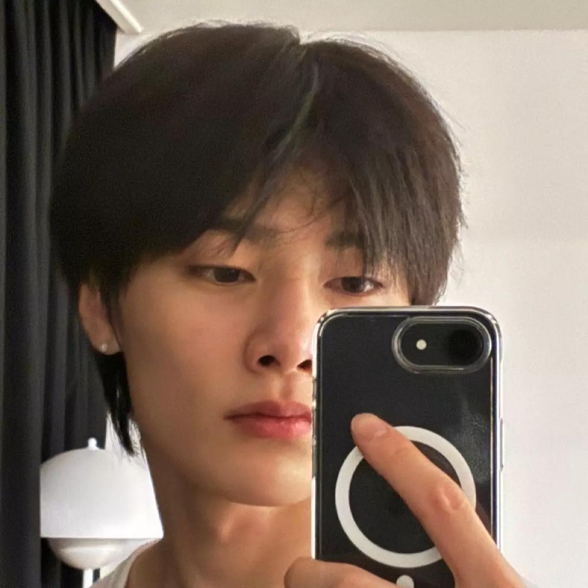 Jeongin  thumbnail