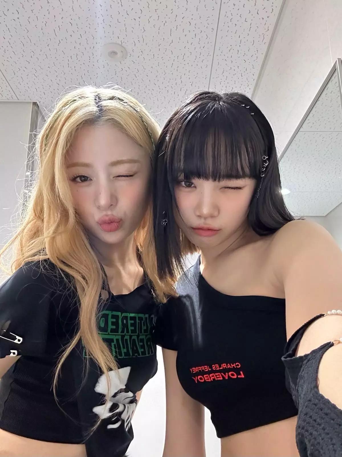 Chaewon and Yunjin thumbnail