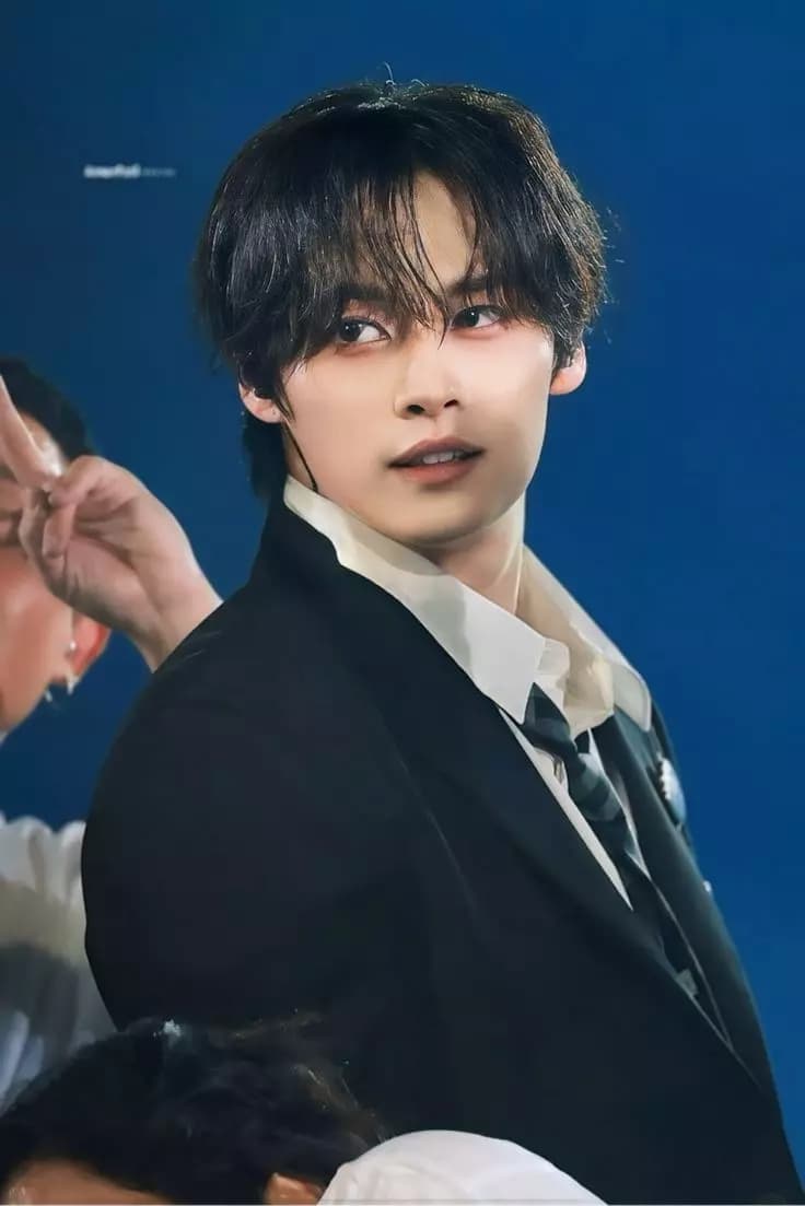 Lee Know thumbnail