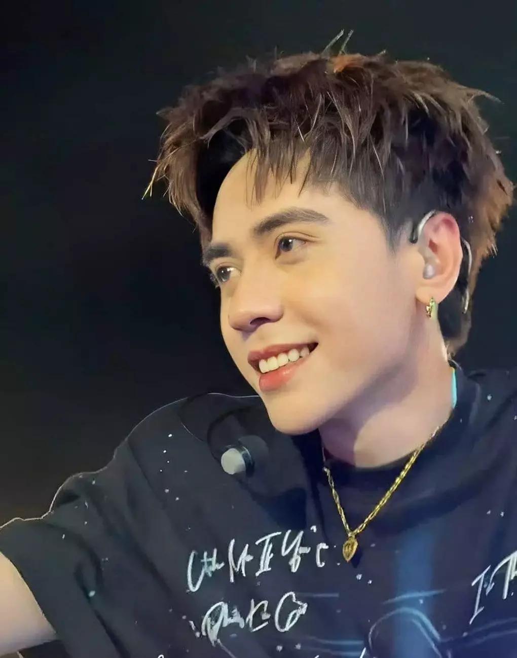 Quang Hùng  thumbnail