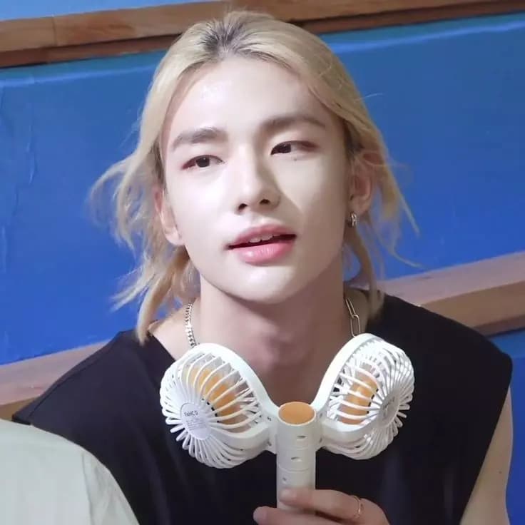 Hwang Hyunjin thumbnail