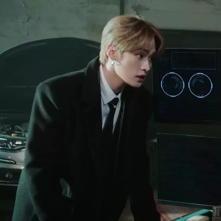 Lee know thumbnail