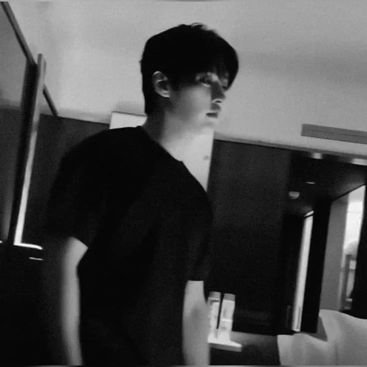 lee know thumbnail
