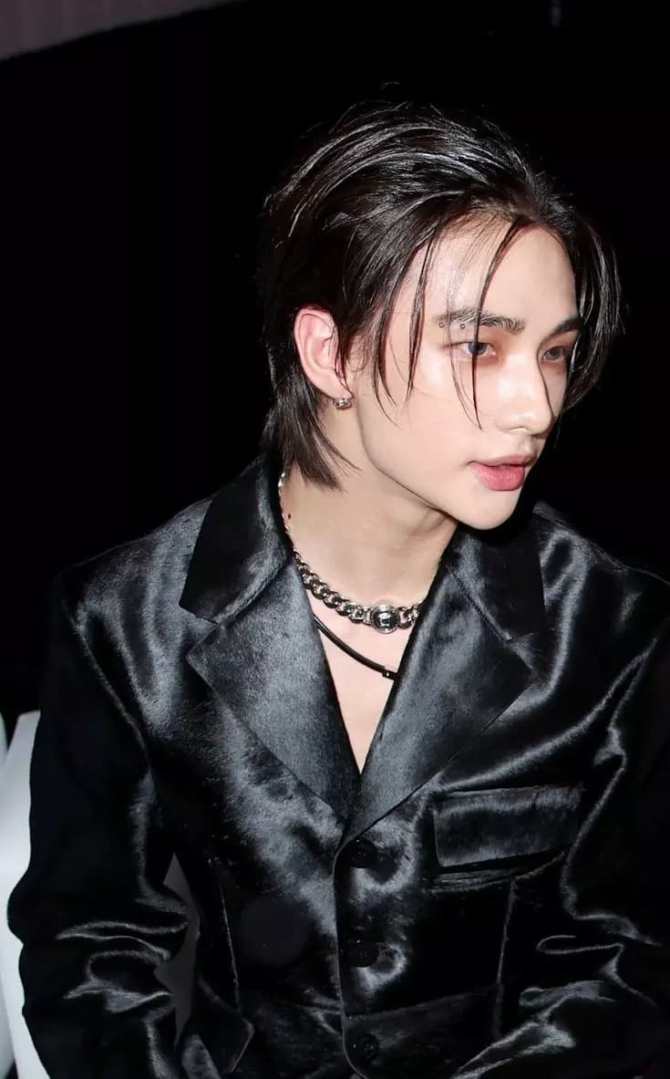 Hwang Hyunjin  thumbnail