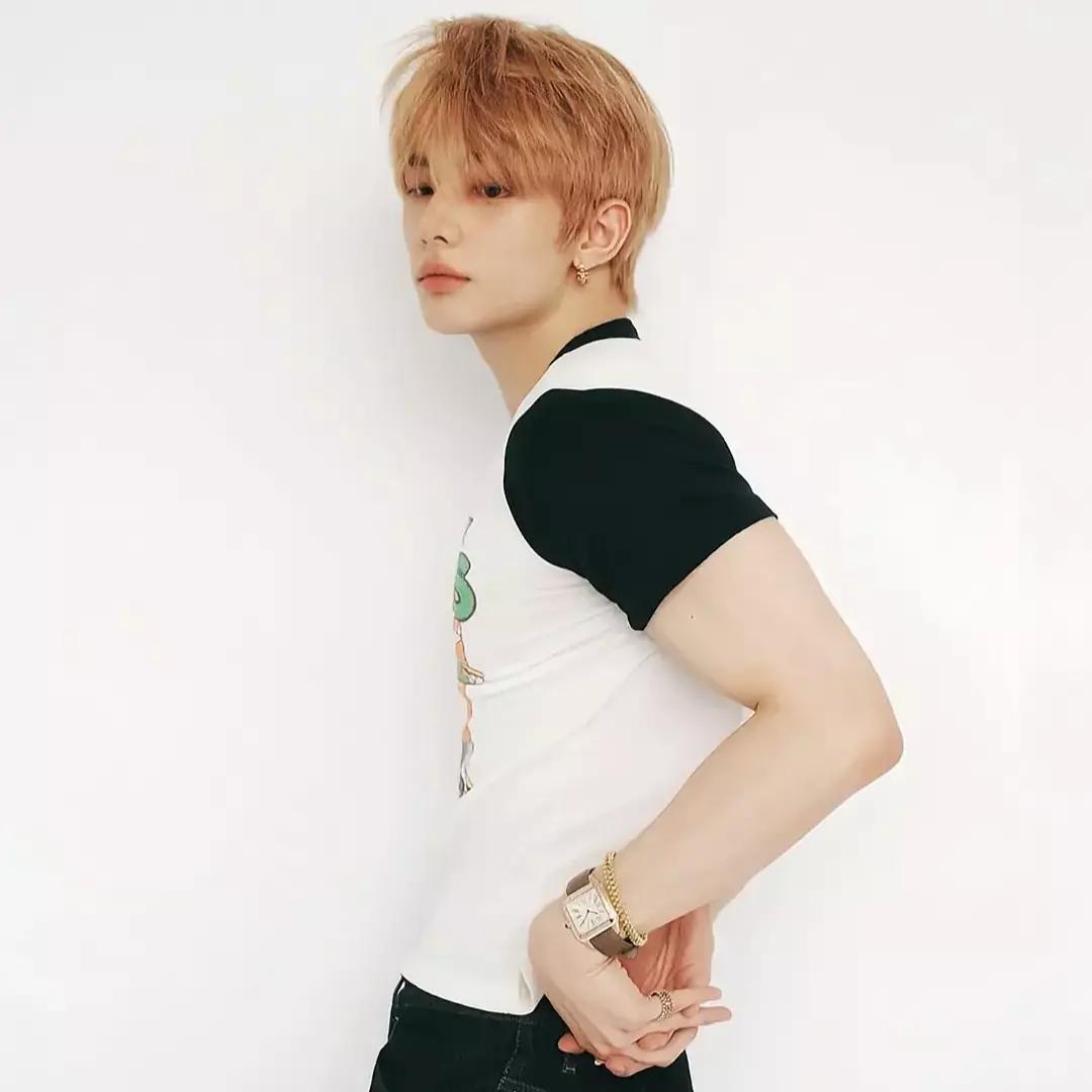 Hwang Hyunjin  thumbnail