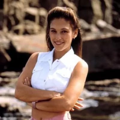 Amy Jo Johnson thumbnail