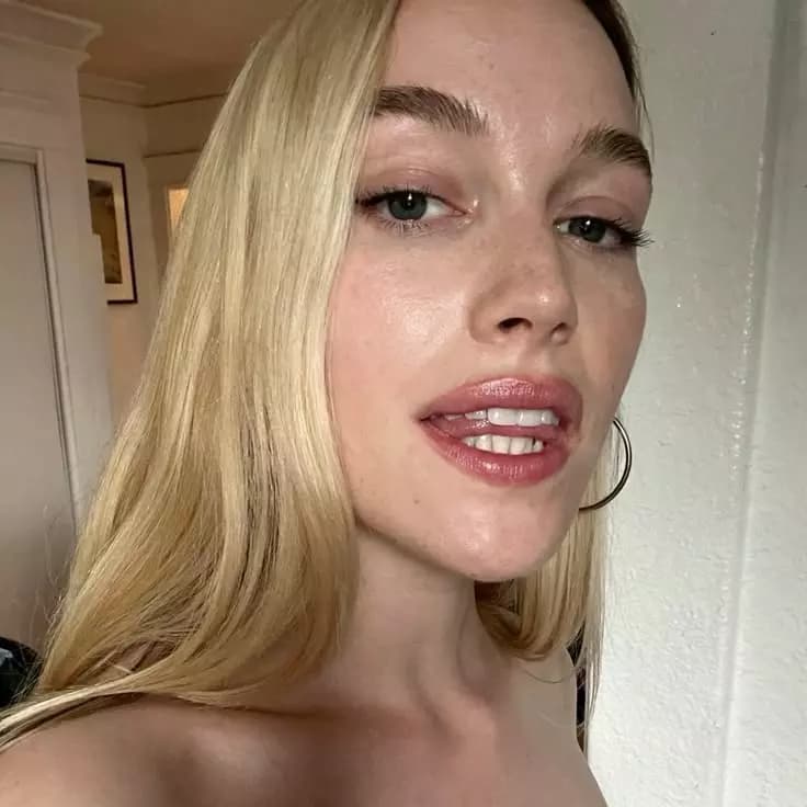 Victoria Pedretti  thumbnail