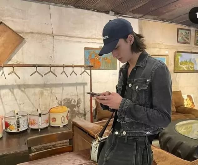 hwang Hyunjin thumbnail