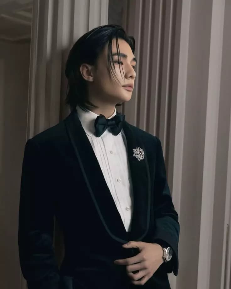 Hwang Hyunjin thumbnail