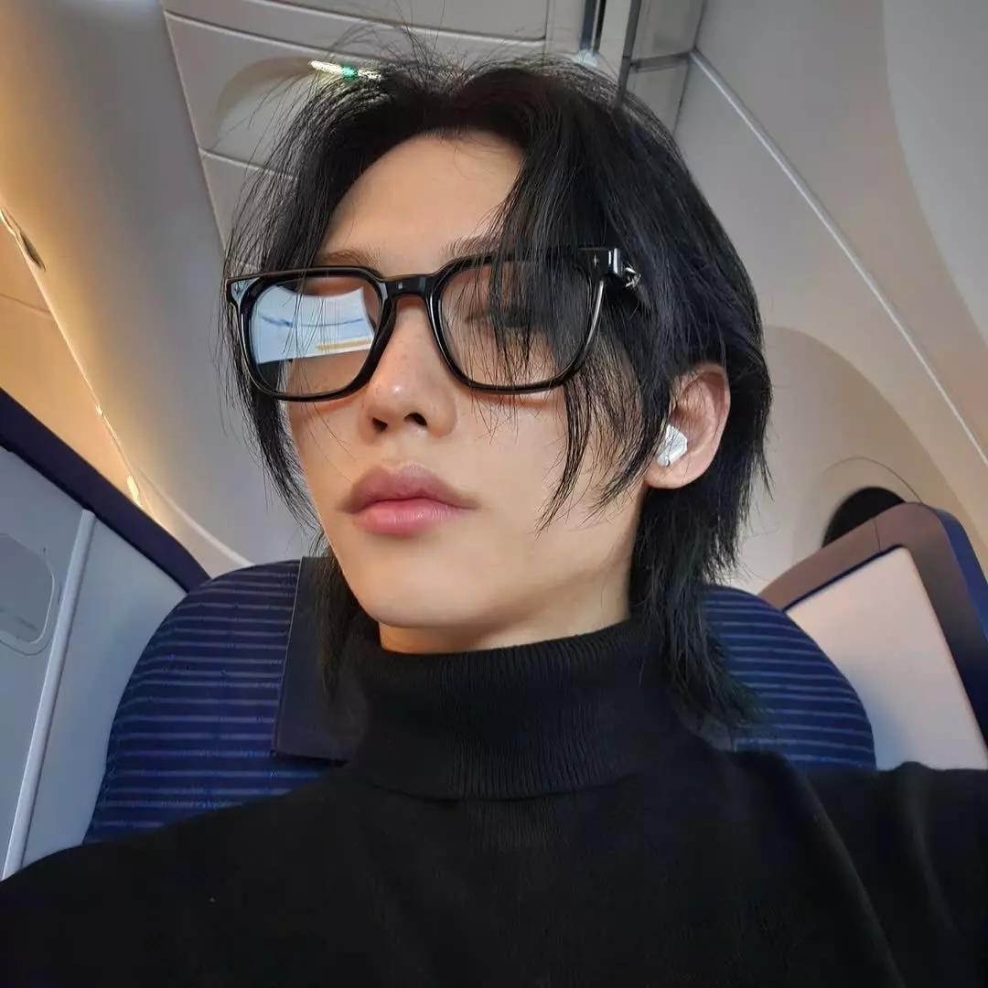 lee felix  thumbnail