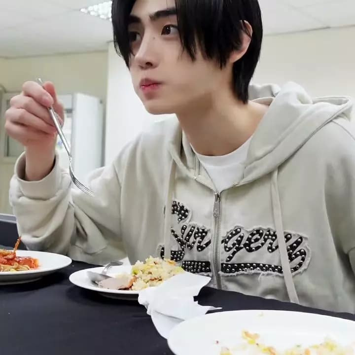 Sunghoon (Hoonki) thumbnail