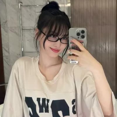 Hirai Momo thumbnail