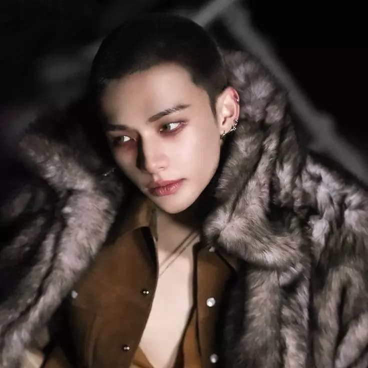 Hwang Hyunjin thumbnail