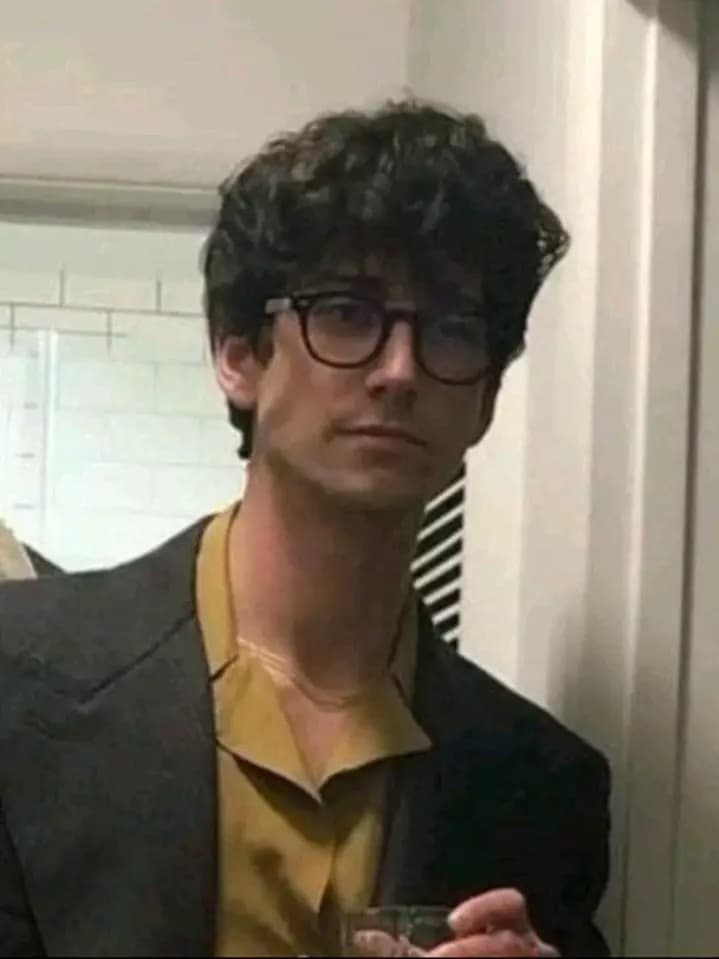 Milo Manheim thumbnail