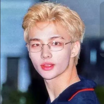 Hwang Hyunjin thumbnail