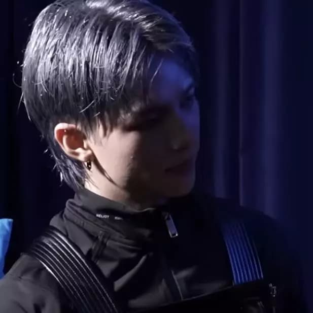 Hwang Hyunjin thumbnail