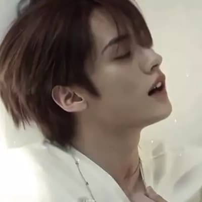 Lee Know thumbnail
