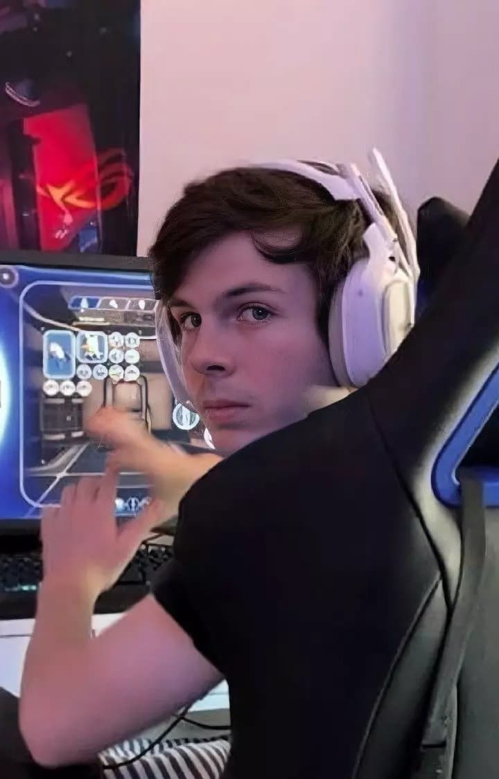 Chandler Riggs thumbnail