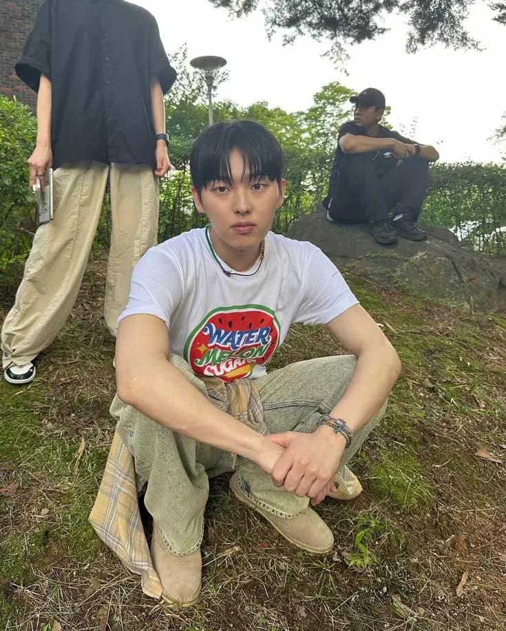Ha Lee-Chan  thumbnail