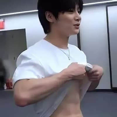 Jeongin (I.N) thumbnail