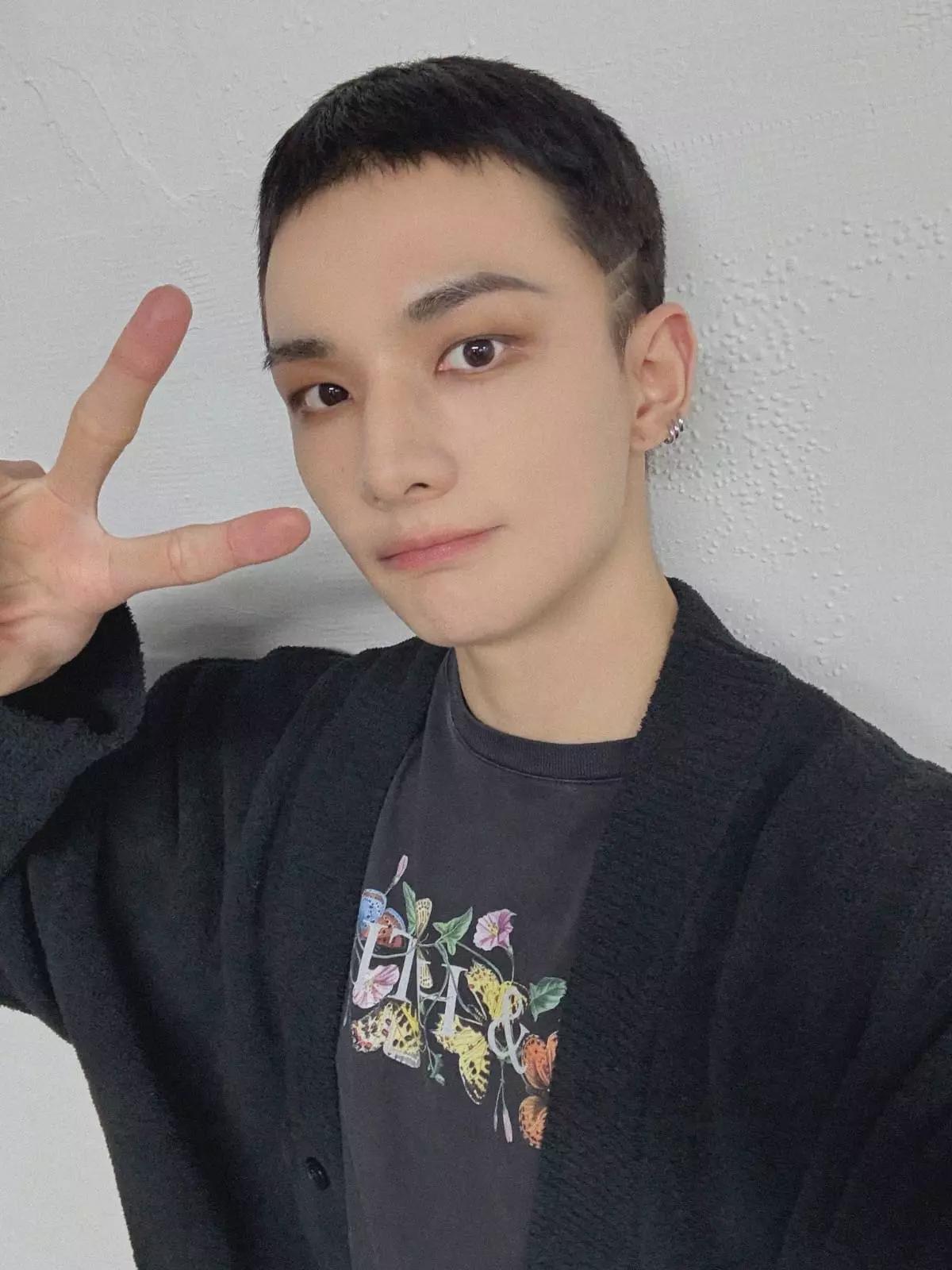 Hyunjin  thumbnail
