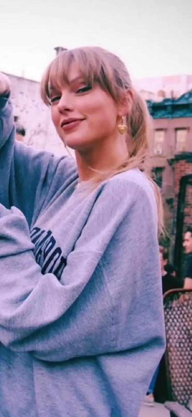 Taylor Swift thumbnail