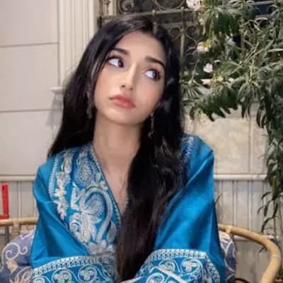 Ayesha Khan ✨ thumbnail