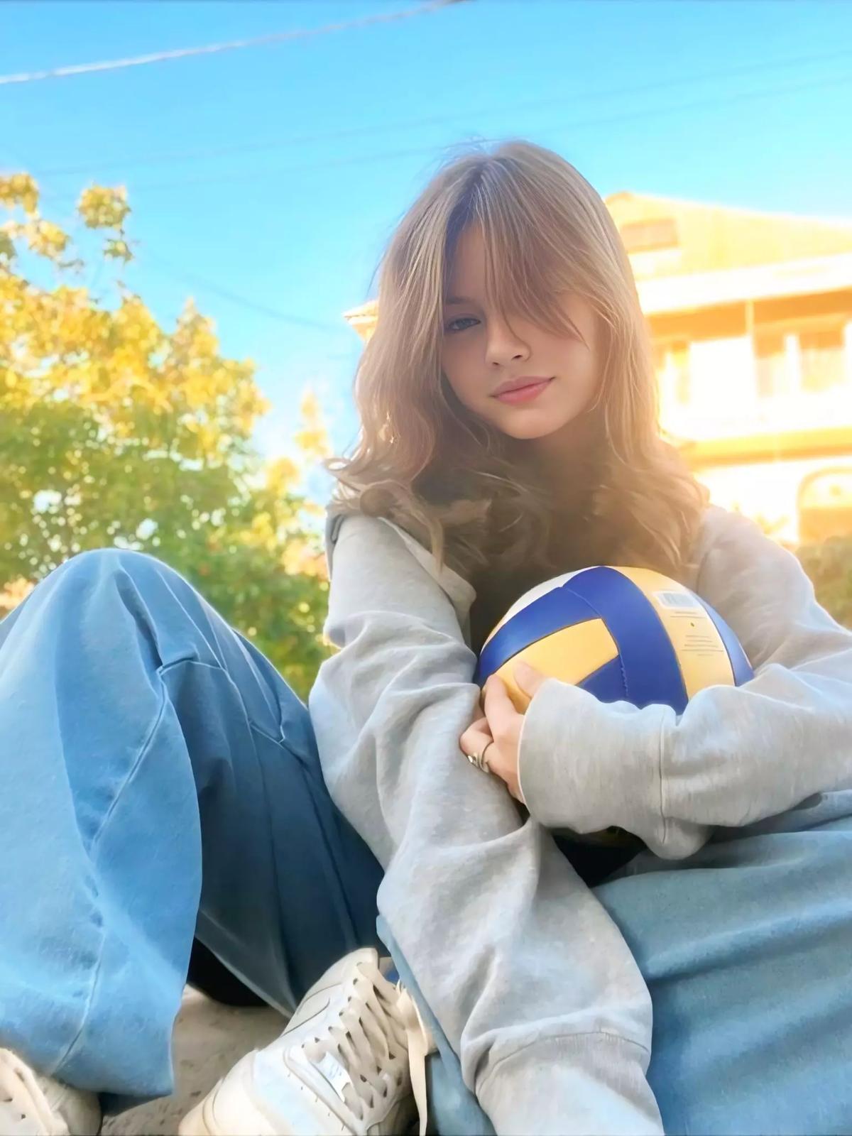 Julia  thumbnail