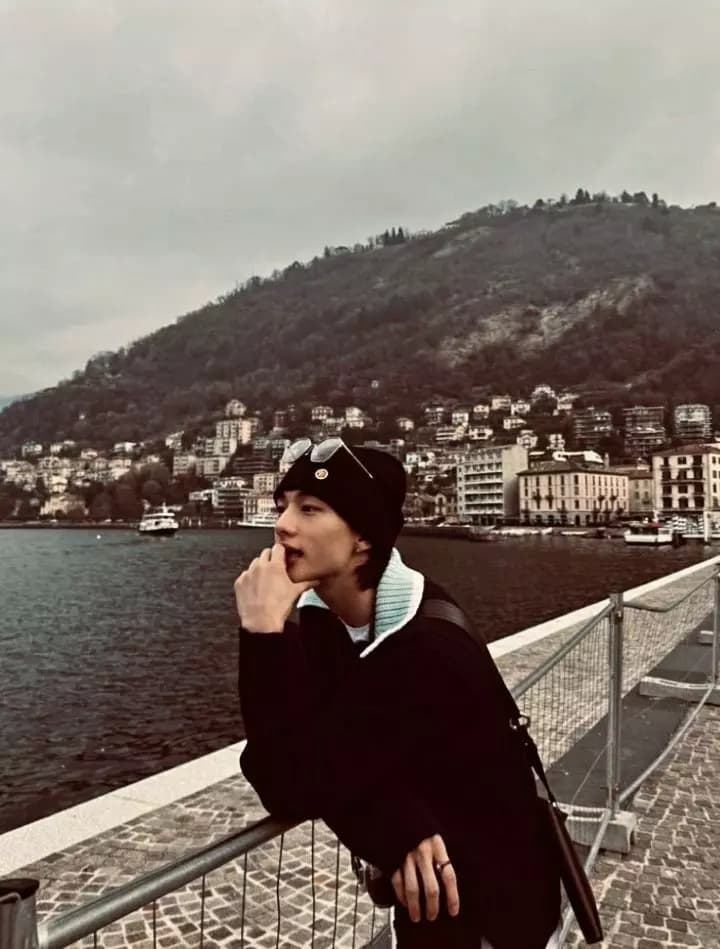Hwang Hyunjin thumbnail