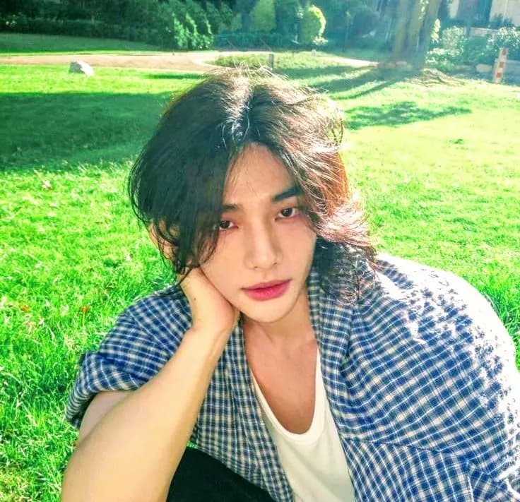 Hwang Hyunjin thumbnail