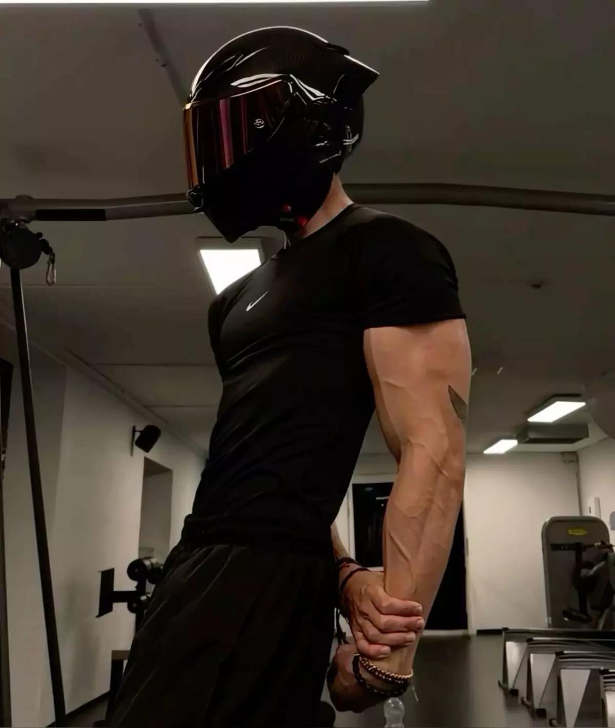 Alex thumbnail