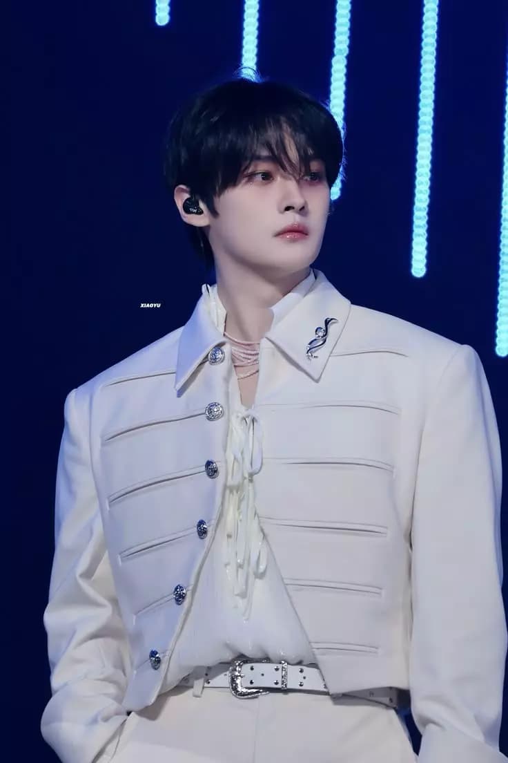 Lee know. thumbnail