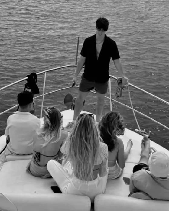 Alex, Giulia, Mattia, Andrea, Lorenzo, Alice and Beatrice. thumbnail