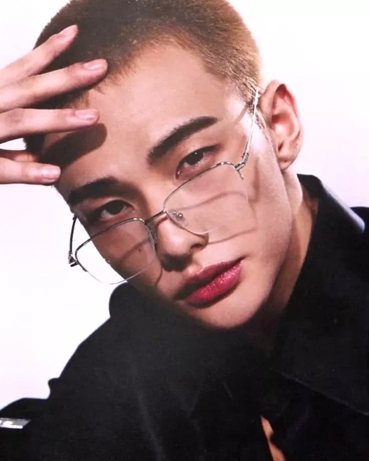Hwang Hyunjin thumbnail