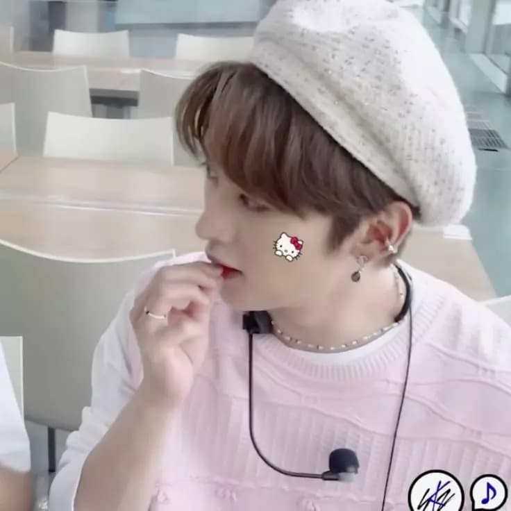 Lee Know thumbnail