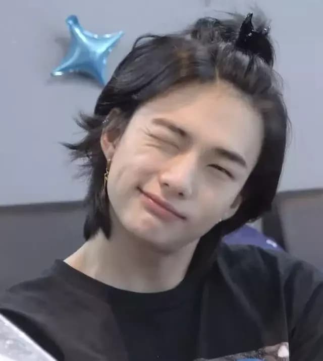 Sibling Hyunjin thumbnail