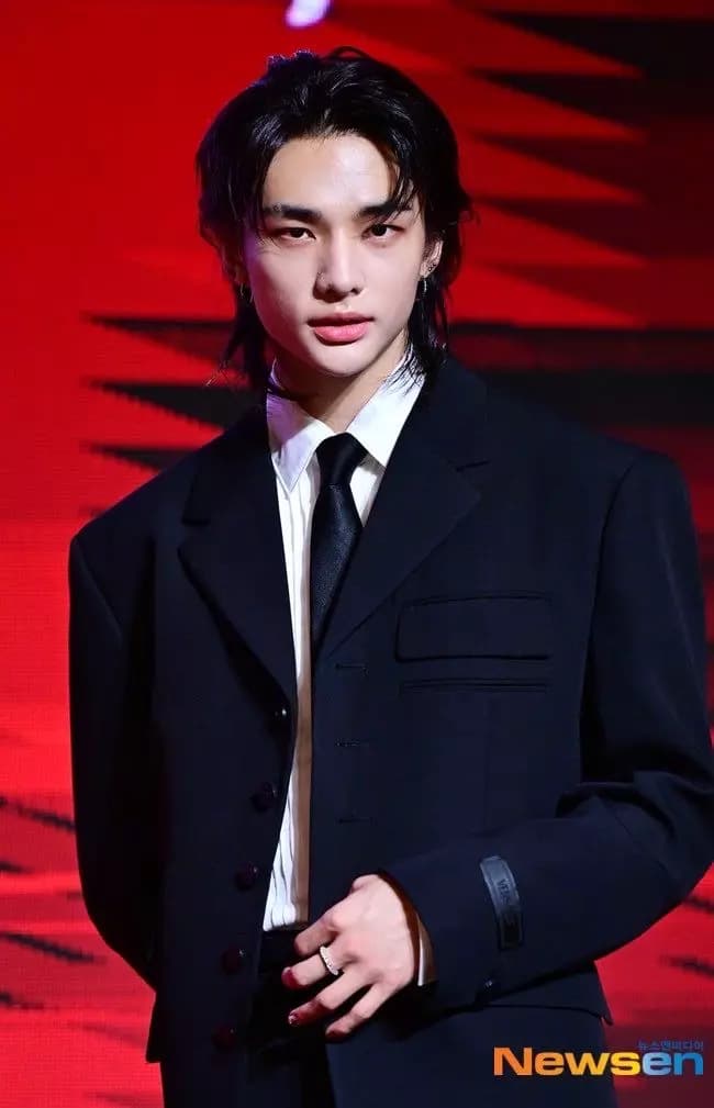 Hwang Hyunjin thumbnail