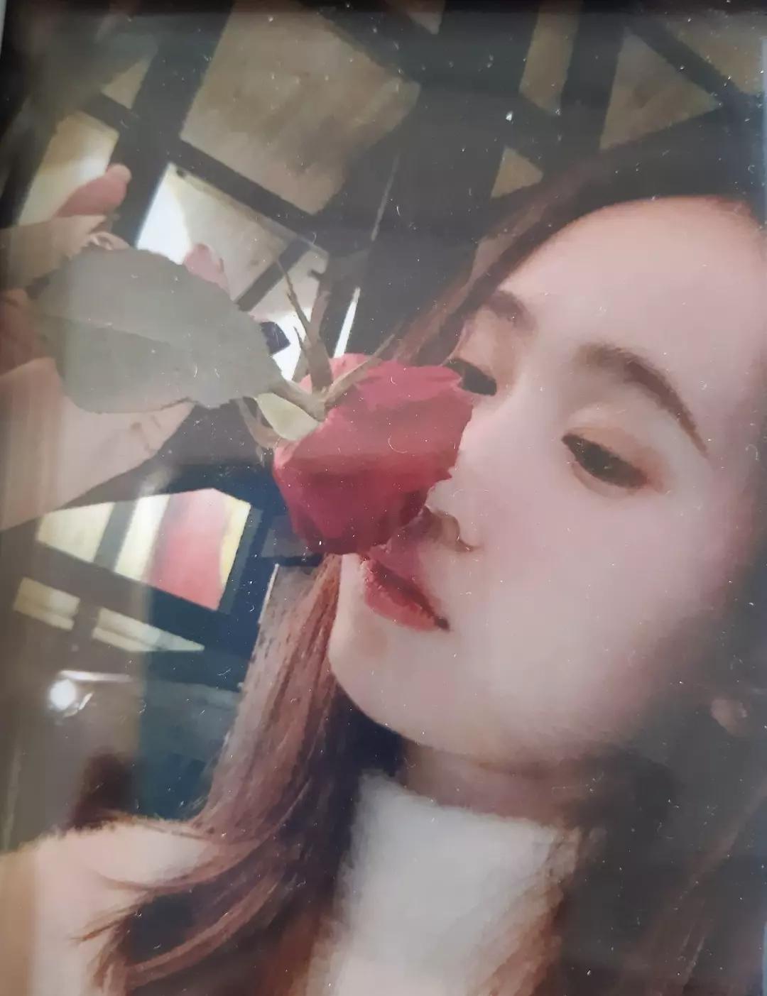 Rose girl thumbnail