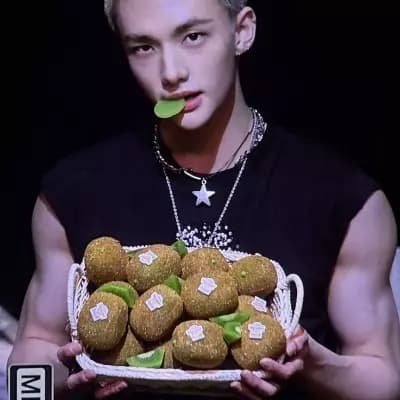 Hwang Hyunjin thumbnail