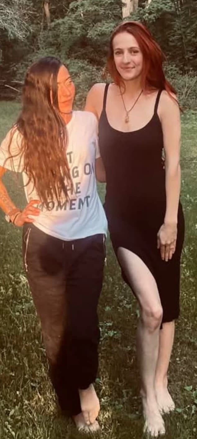 Rose And Hailey thumbnail