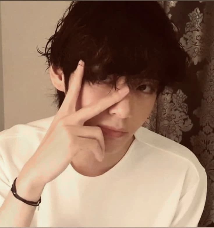 Kim Taehyung kpop idols thumbnail