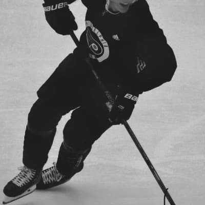 Logan McLaughlin | hockey player thumbnail