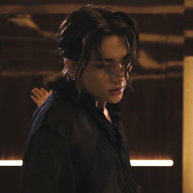 Hwang Hyunjin thumbnail