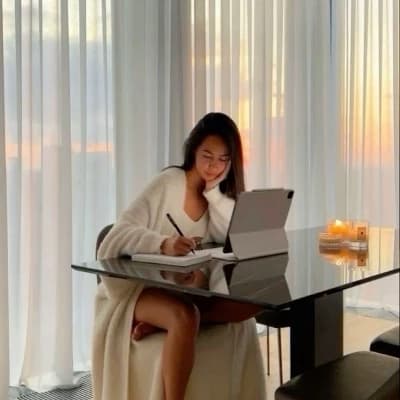 Your employee - Amelia Stone thumbnail